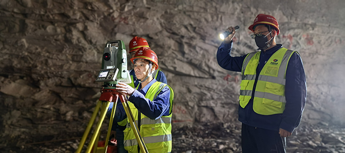 测量放线场景 作者:贺大松.jpg