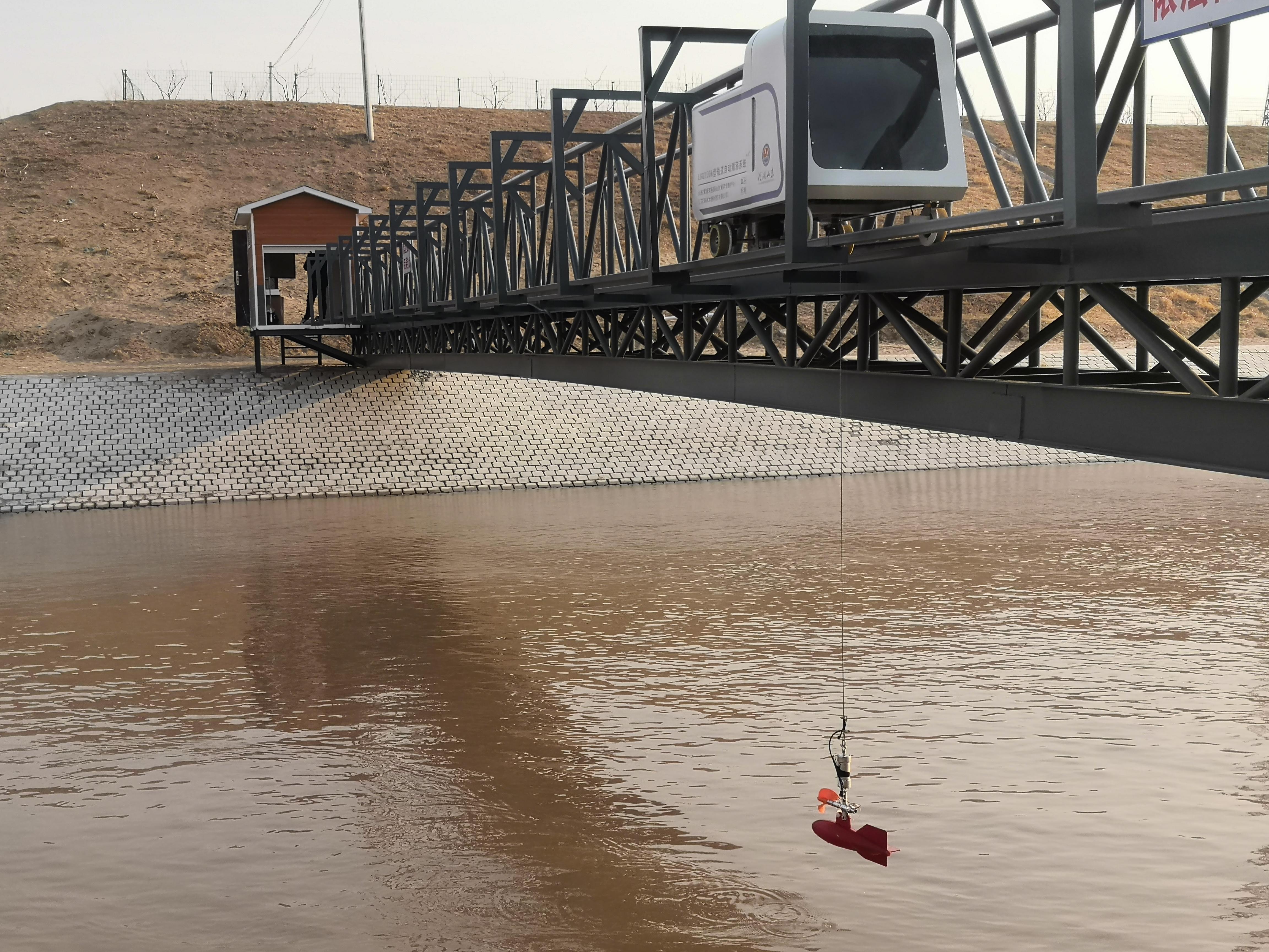 “自动测流车”正在自动精准测流.jpg